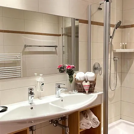 Gaestezimmer Karolina 宾馆 Dölsach