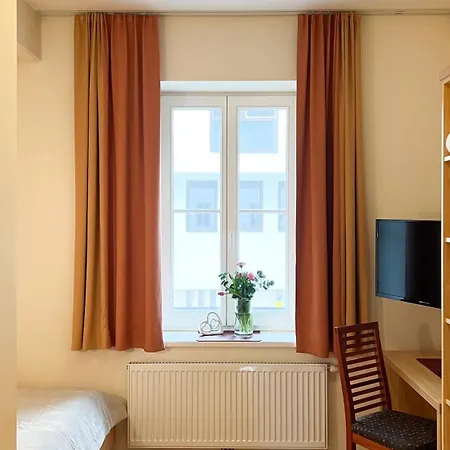 Kro Gaestezimmer Karolina *